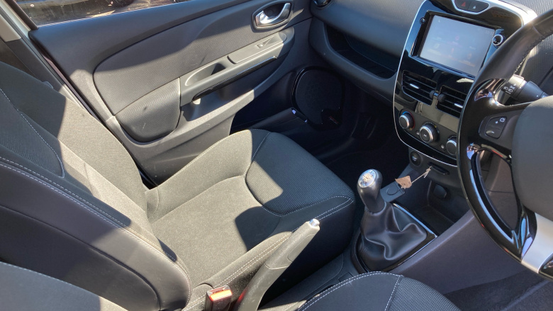 Renault Clio 1.2 16V Dynamique Nav 5dr Petrol Hatchback